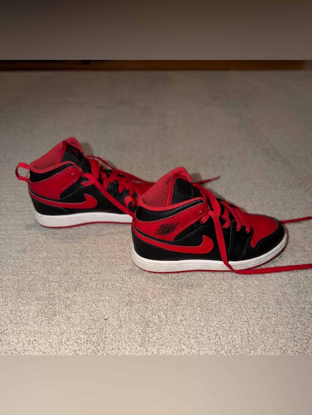 Unisex Air Jordan 1 Mid Red/Black Leather Mid-Top Kids Size 13 - Picture 5 of 9